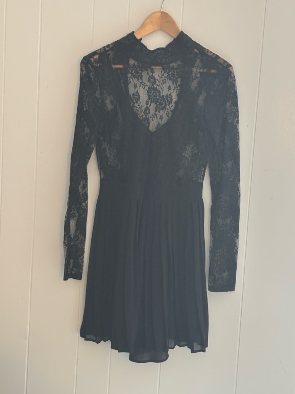 RVCA size 2 High neck lace and pleated skirt dress